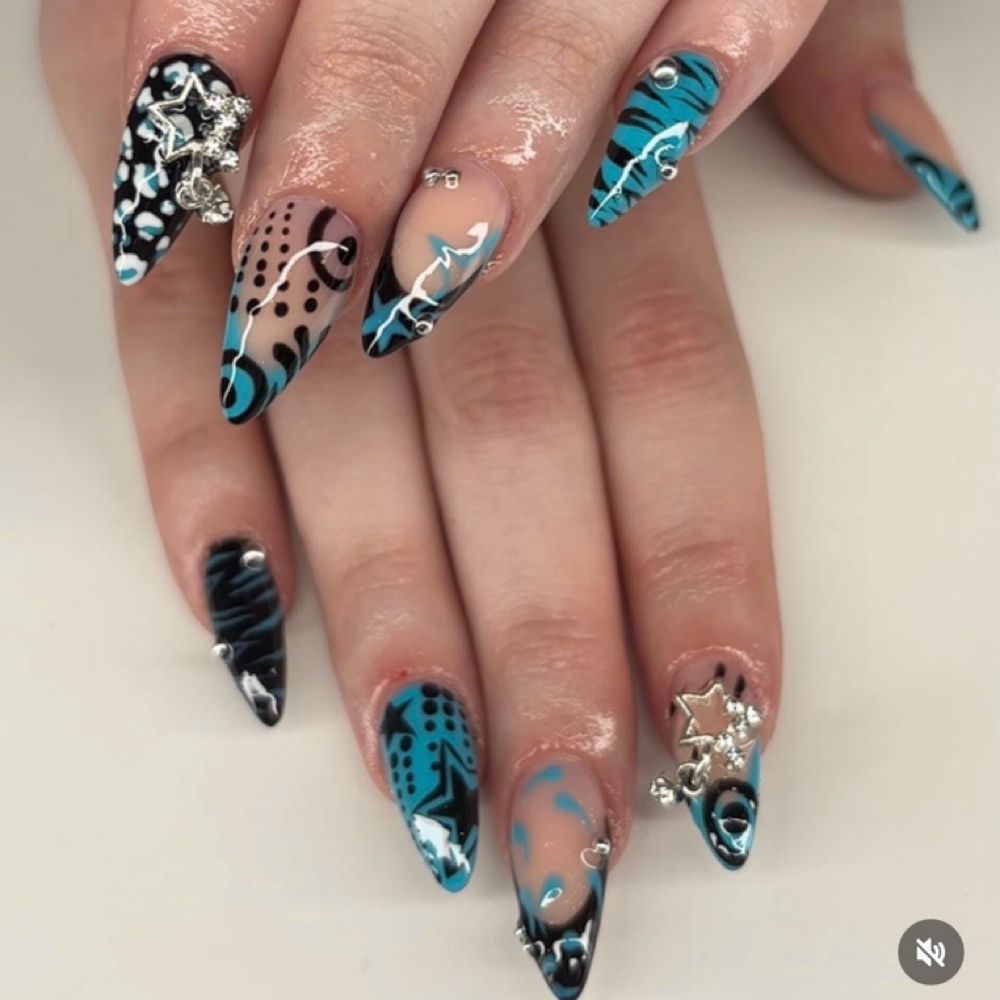 Full Set Med (3-4 magnets) at Nailsxmaryjane in Saint Charles, MO