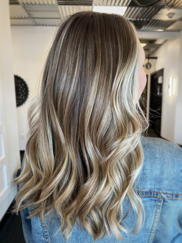 Color/Mini Blonding & Blowdry