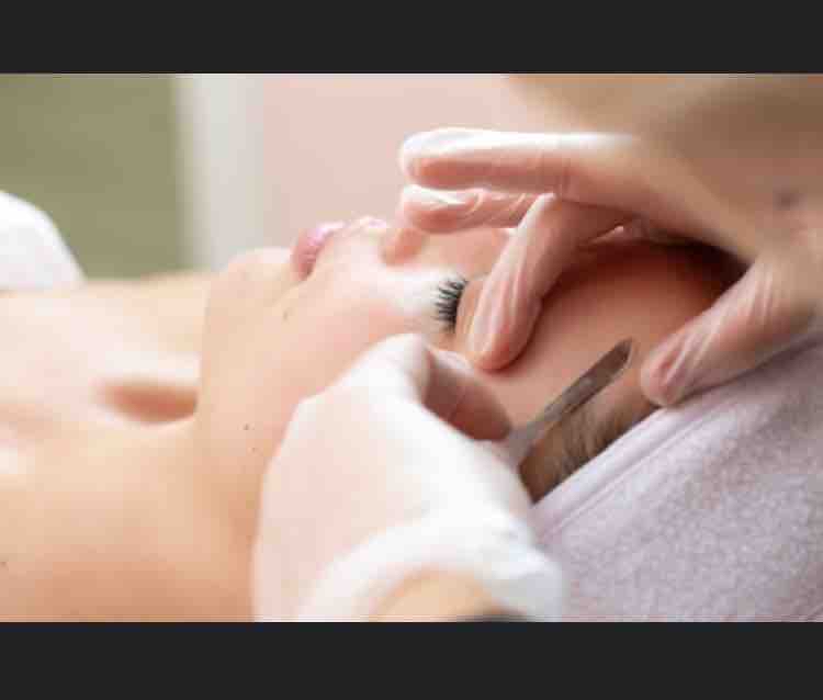 Dermaplaning Oxygen Facial