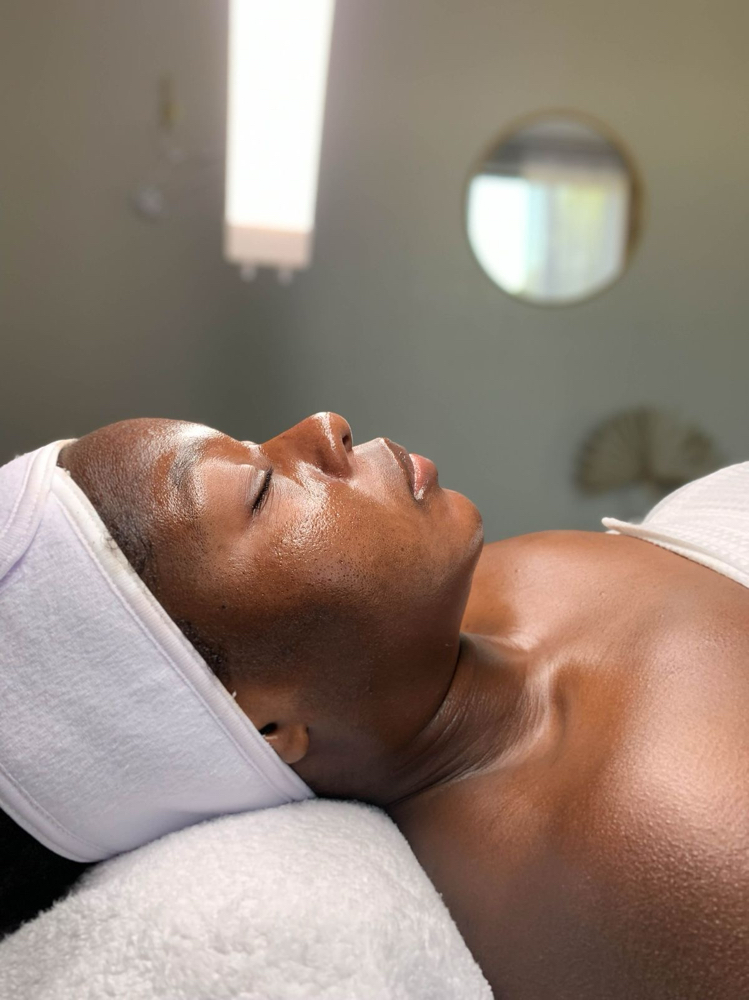 LUXE SIGNATURE FACIAL