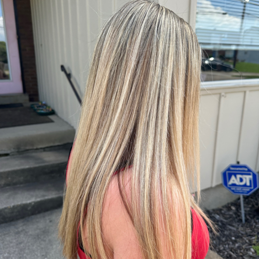 Partial Highlight With Raeonna at Hairapy Salon in Cincinnati, OH