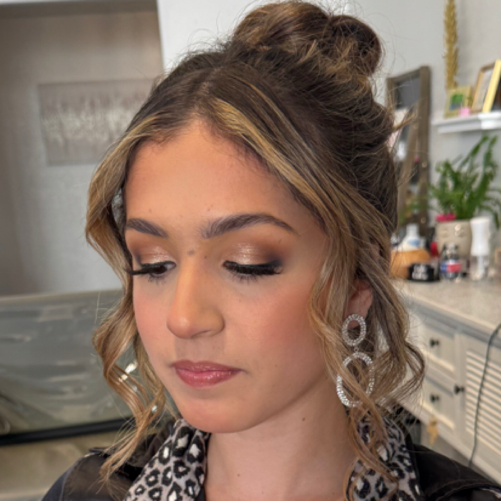 Style & Makeup at Lindsey Bay Hair in Devine, TX