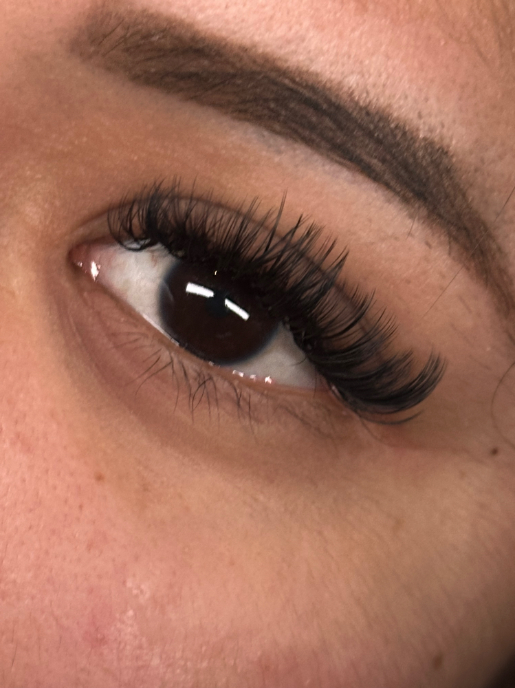 Hybrid Fullset at Taylor’s Lash Therapy in adamstown, MD
