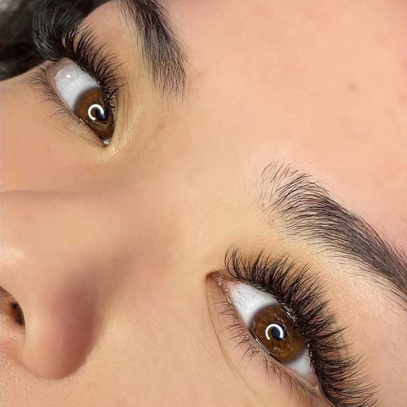 Lash Extensions: Hybrid Fill