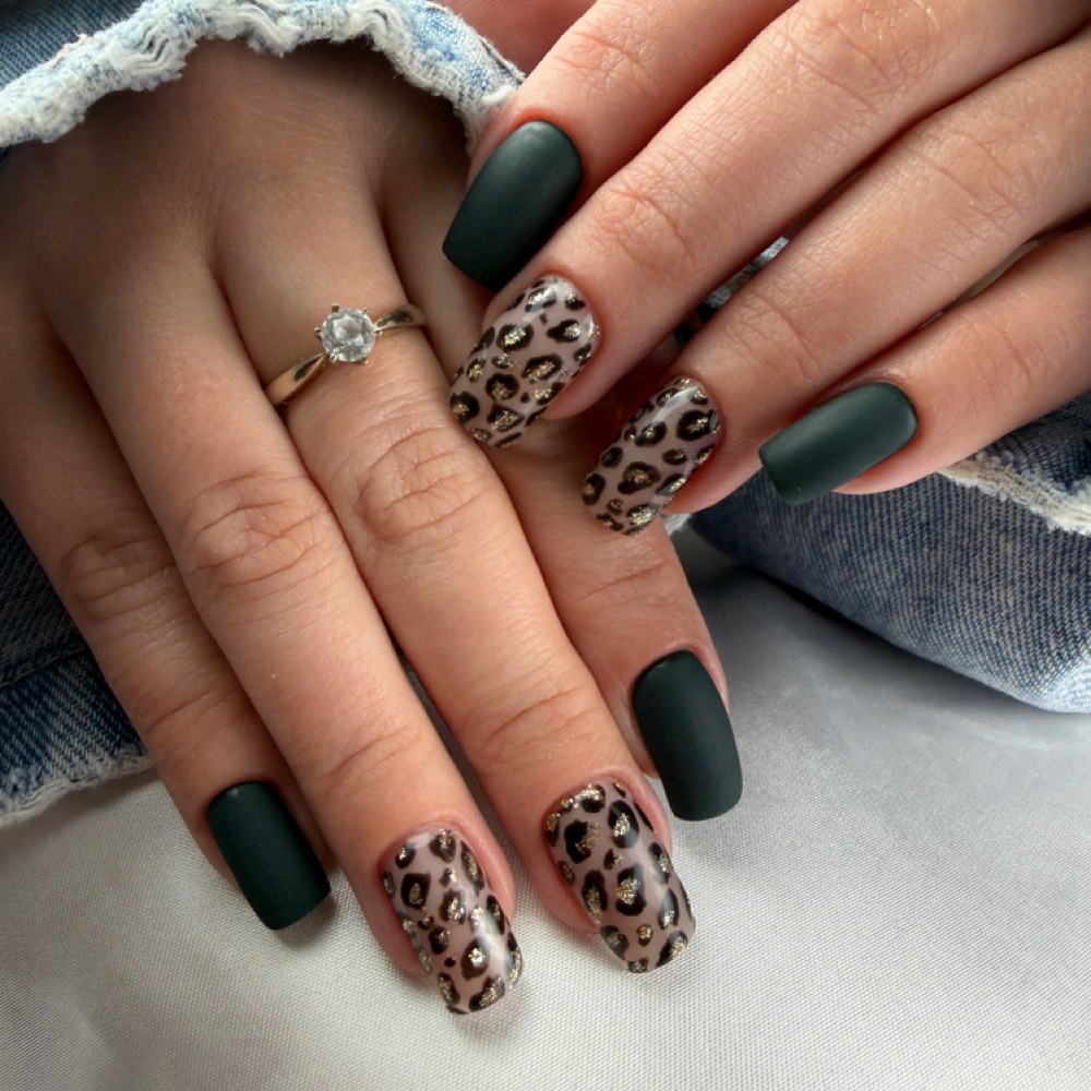 Medium Nails some desing at Julia Nails Florida in Orlando, FL