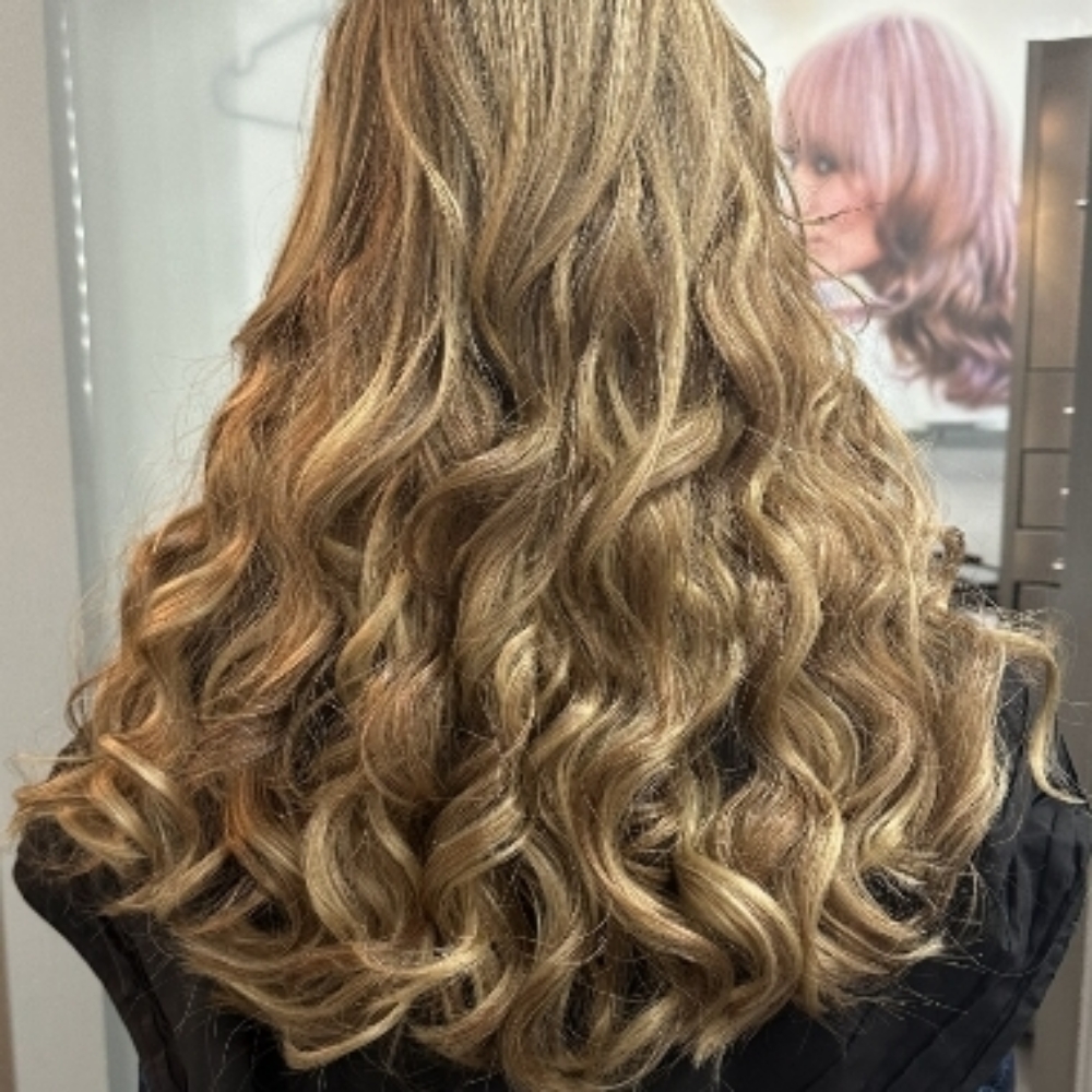 Extention Strand Maintenance at Salon Gloss at Salon Studios Woodstock in Woodstock, GA