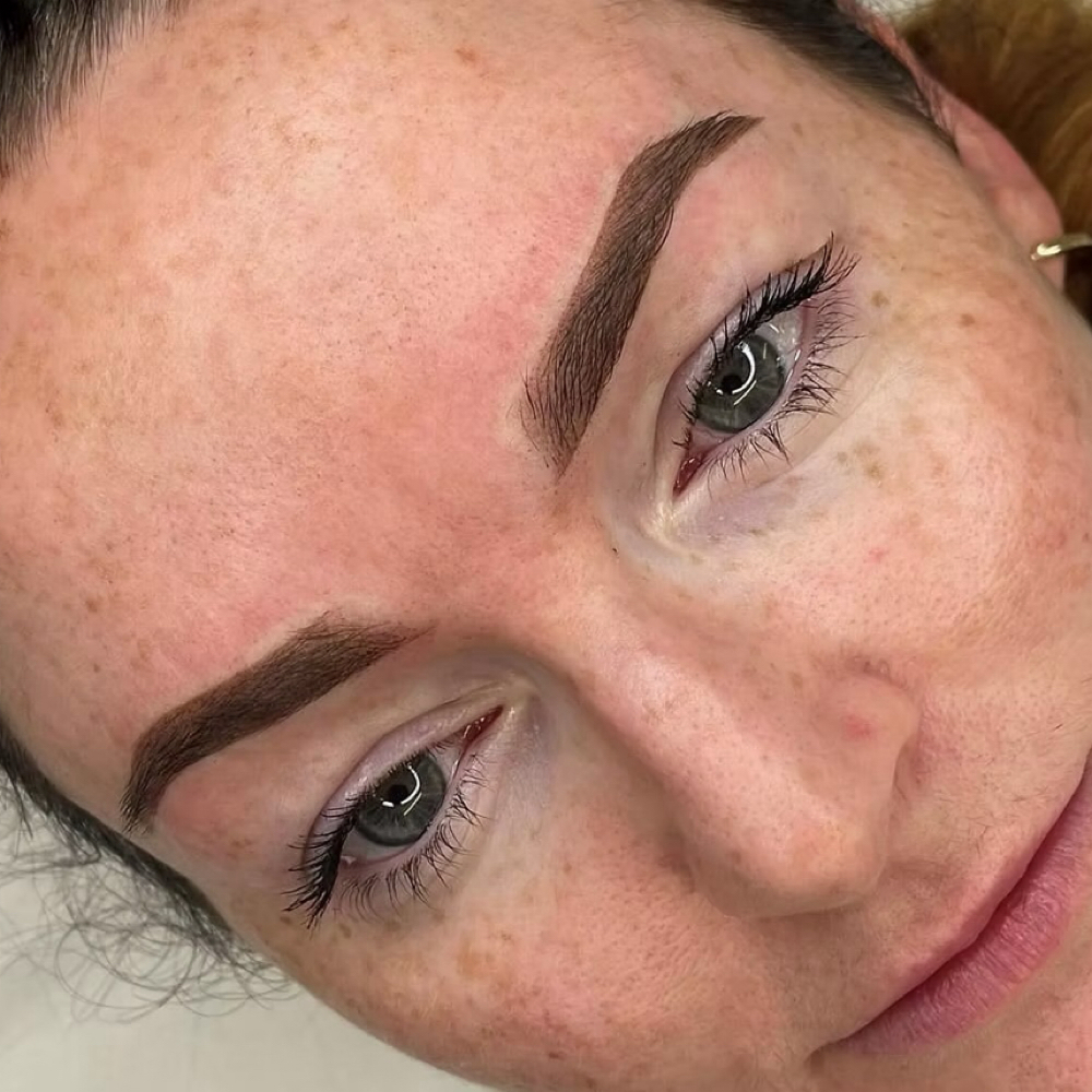 Brows at PIEL MORENA LASHES BROWS in Pasadena, CA