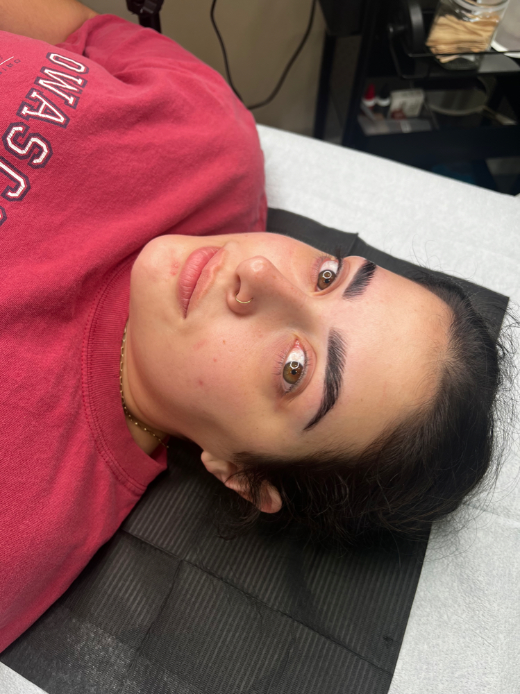 Brow Lamination & Tint