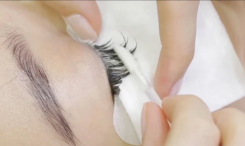 Lash Removal