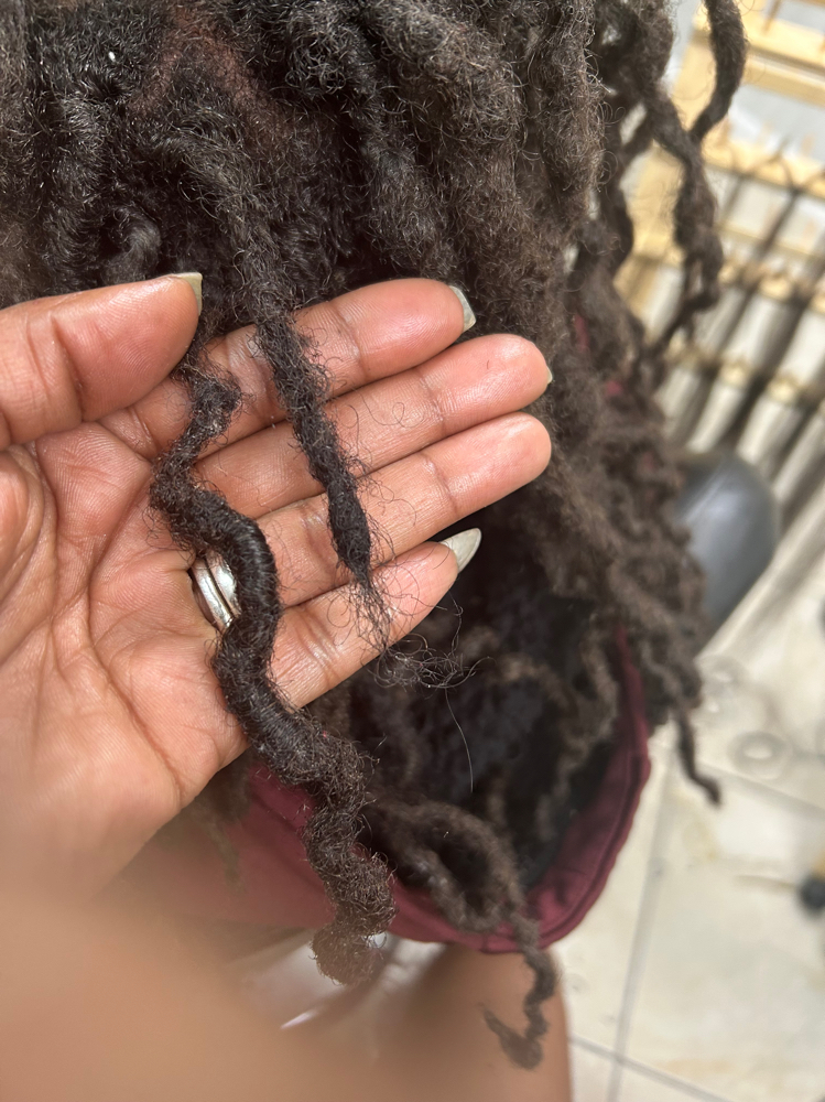 Extensions OnLocs /bundle Of Locs at Kiwaja Handz in Terrytown, LA