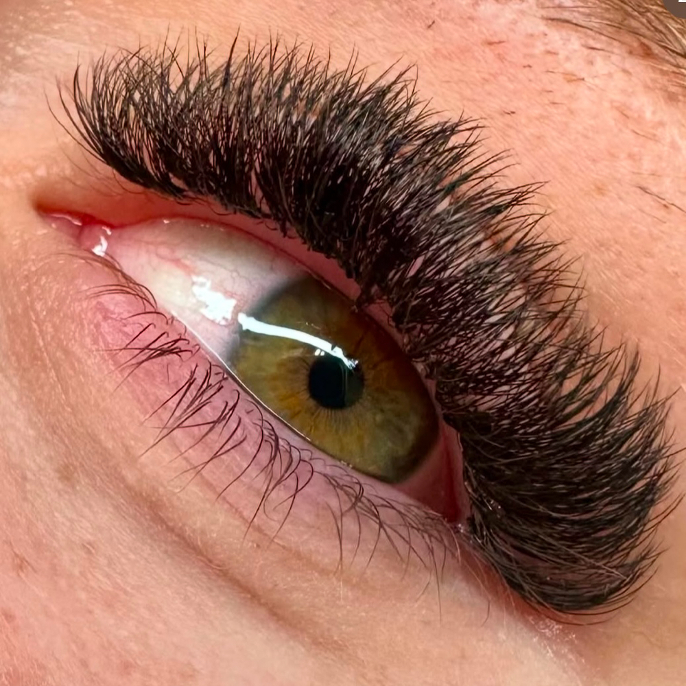Light Volume Lash Extensions