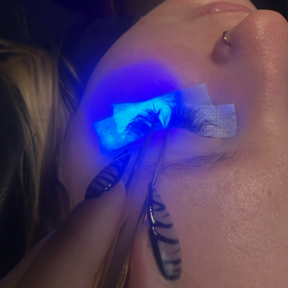 UV Lash Extension Hybrid Fill at Mini Salon Co. in Bay city, MI
