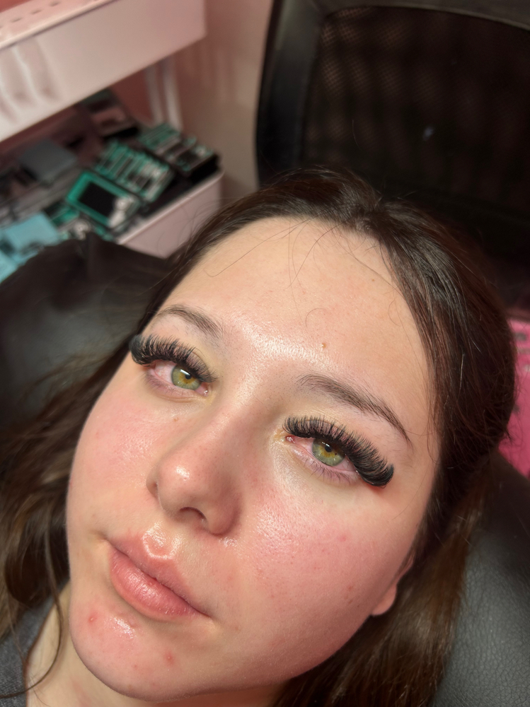 Volume Full Set at Miah  Barajas in buckeye, AZ