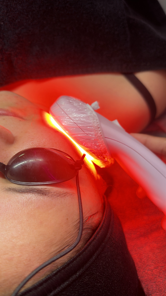 Dermaplaning + LED Therapy