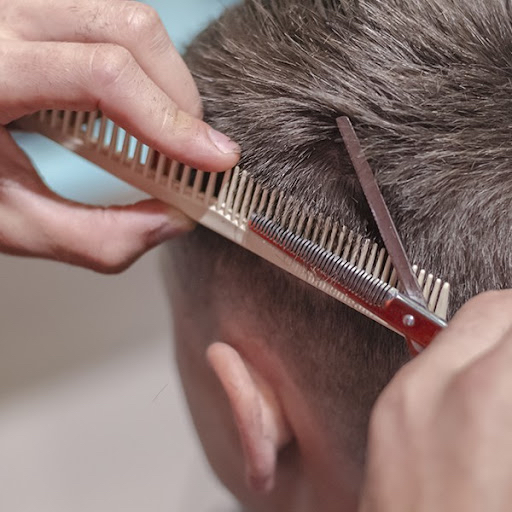 MAN REGULAR HAIRCUT
