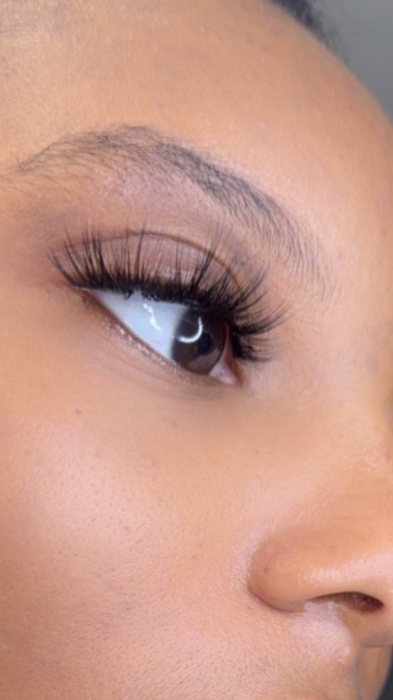 Cluster Lash Extensions