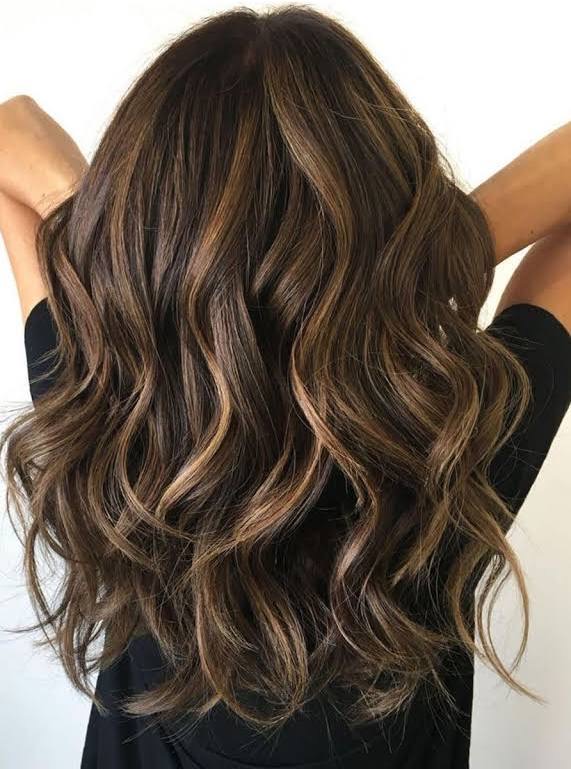 Woman’s Shampoo, Blowdry & Style