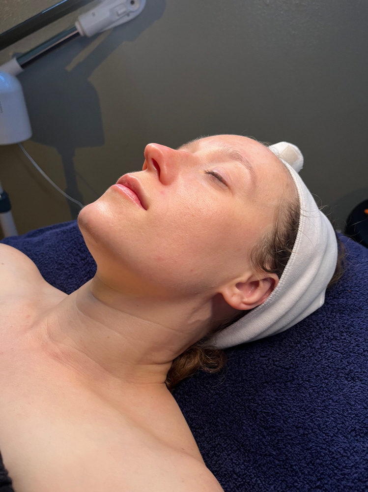 Everything Essential Facial 90min