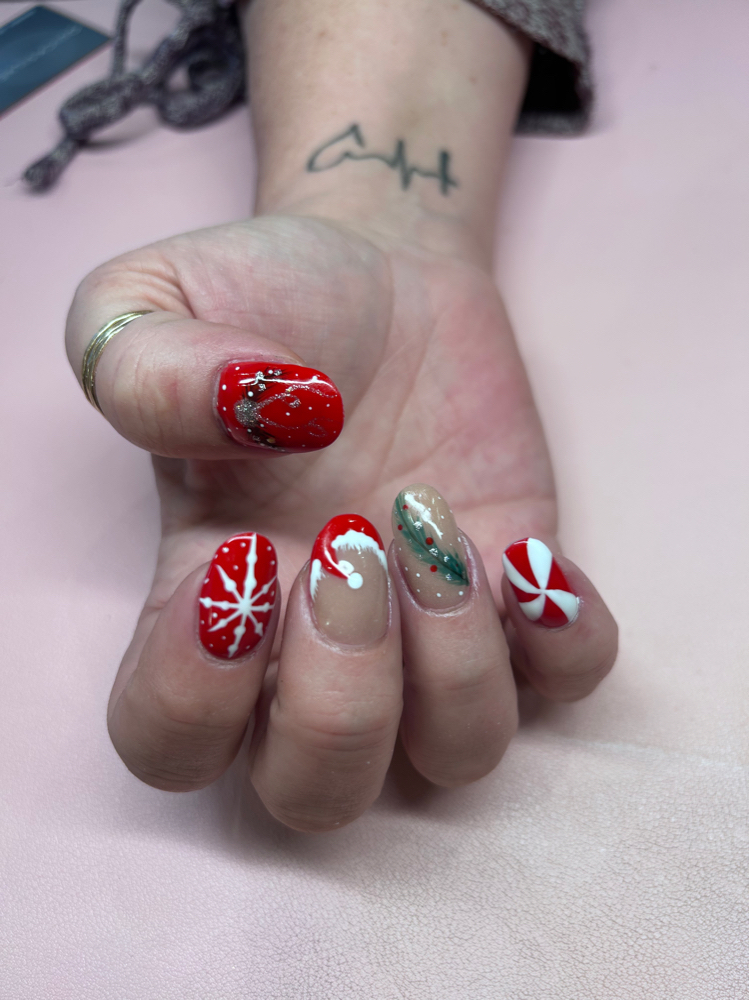 Nail Art 5 Nails at Turquoise nails in Capitan, NM