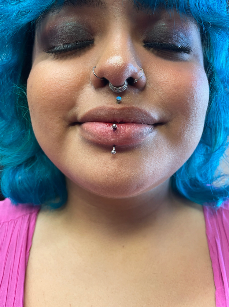 Vertical Labret Lip