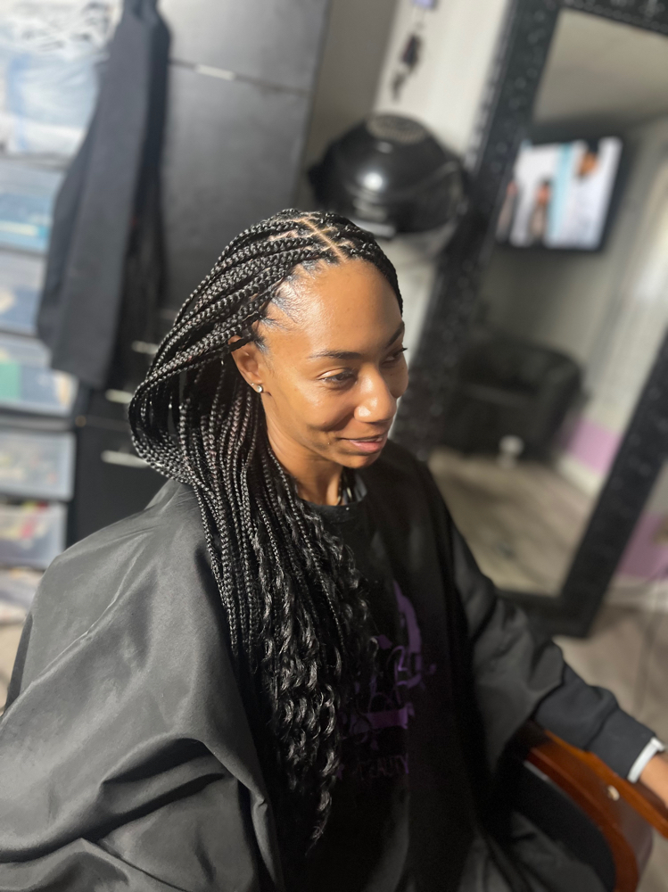 Medium Goddess Knotless(Synthetic) at Blissfully Braiding Beauty Bar in Overland Park, KS