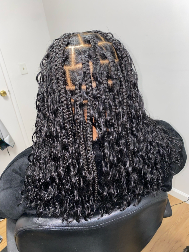 Medium Knotless Boho Bob