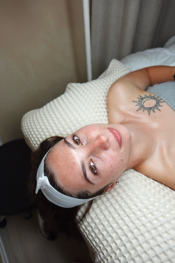 Lash Lift + Custom 60 Facial Bundle