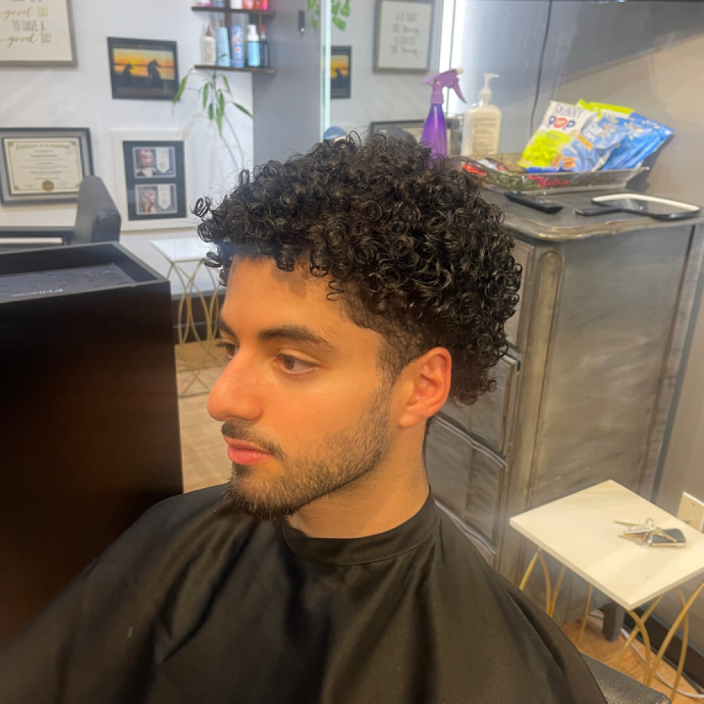Hydrate & Define (Short Hair) at RESTORA in Lynnwood, WA