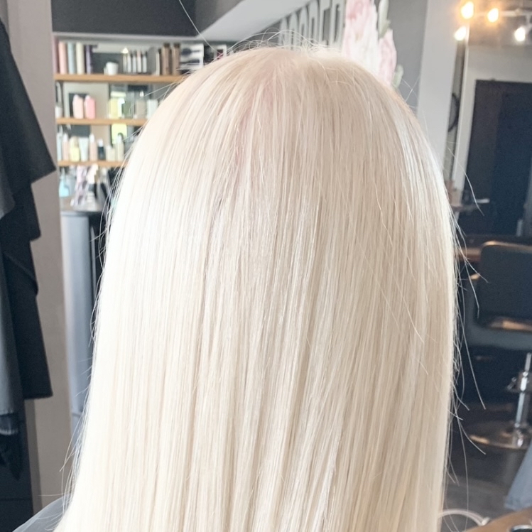 Global Blonding Root Retouch