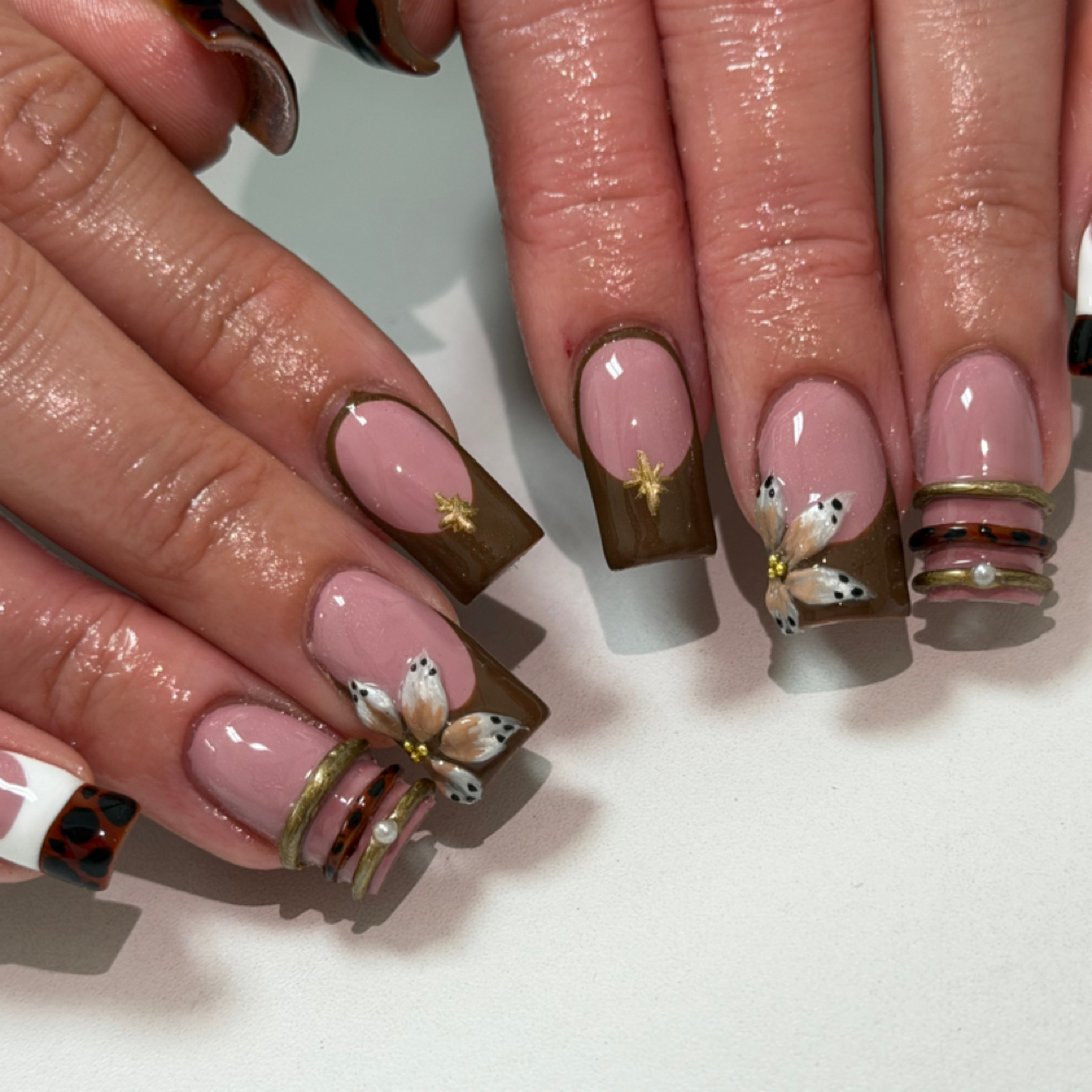 Acrylic Set at Lexi’s Chair in Pryor, OK