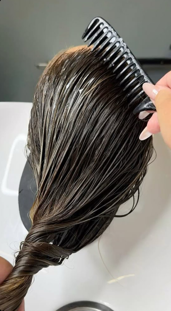 Clarifying Scalp Treatment at Kt Styles It in Bristol, TN