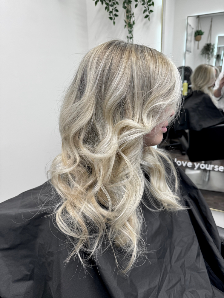 THE GLOBAL BLONDE