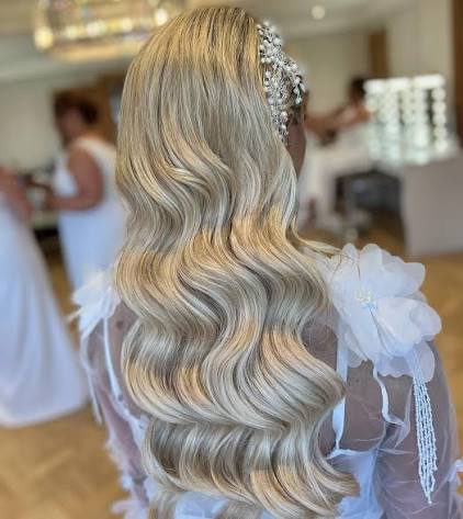 Hollywood Waves/ Loose Curls at MichelleLoves in Houston, TX