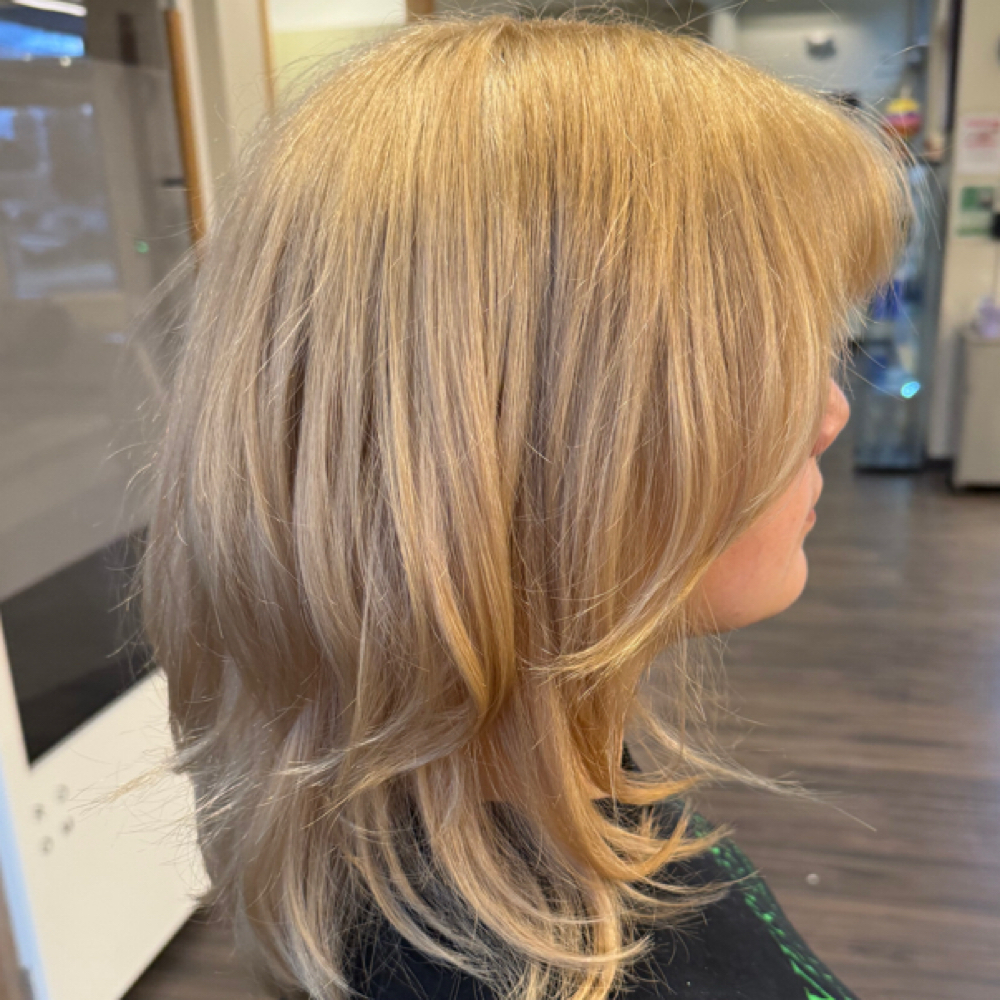 Bleach And Tone at Rumors Salón in Selah, WA