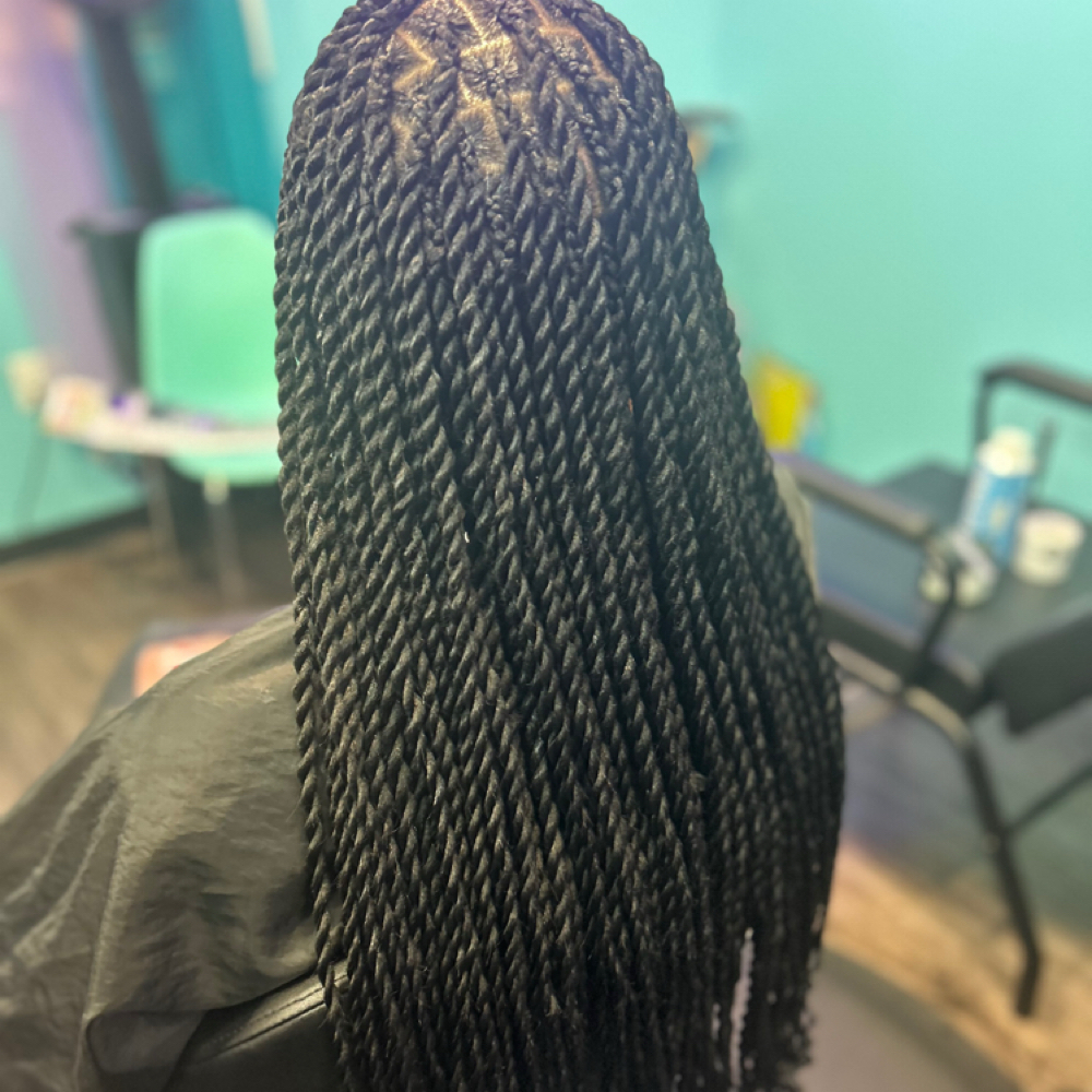 Meduim Rope Twist at Thahairtherapist in Houston, TX