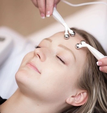 Microcurrent Anti-Aging Facial