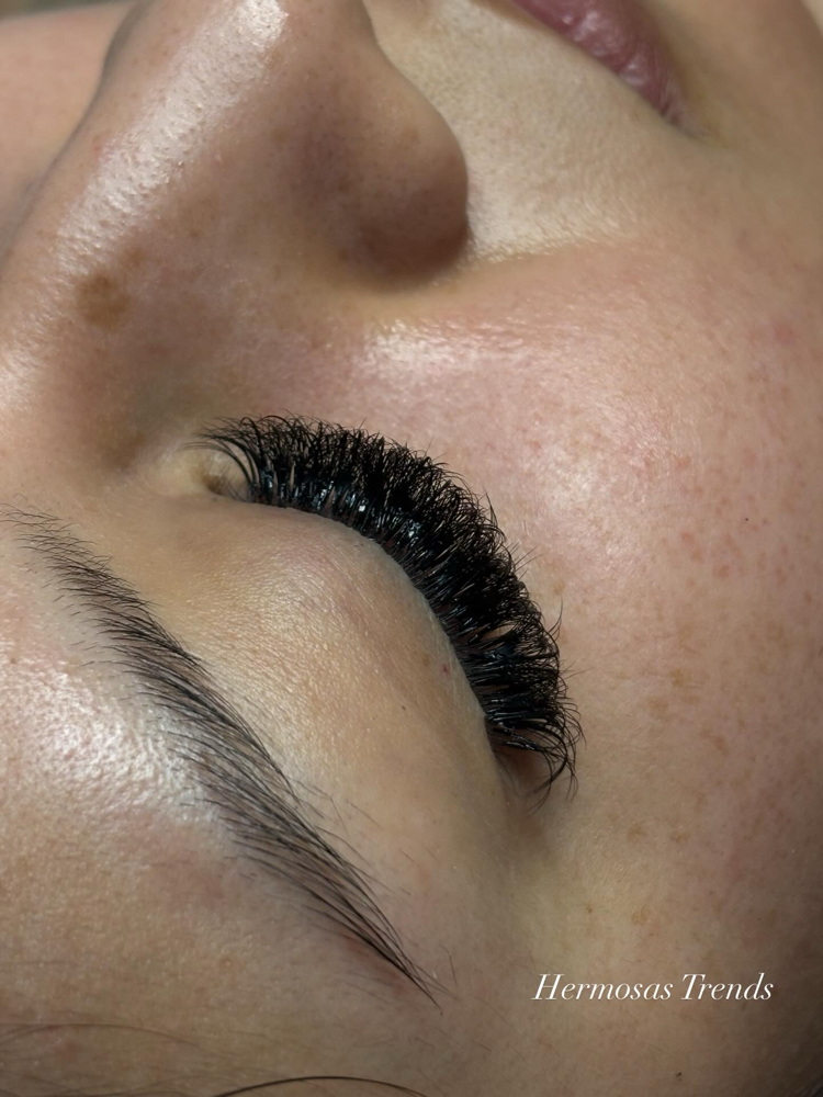 Volume Lash Set at Hermosa’s Trends in Denver, CO