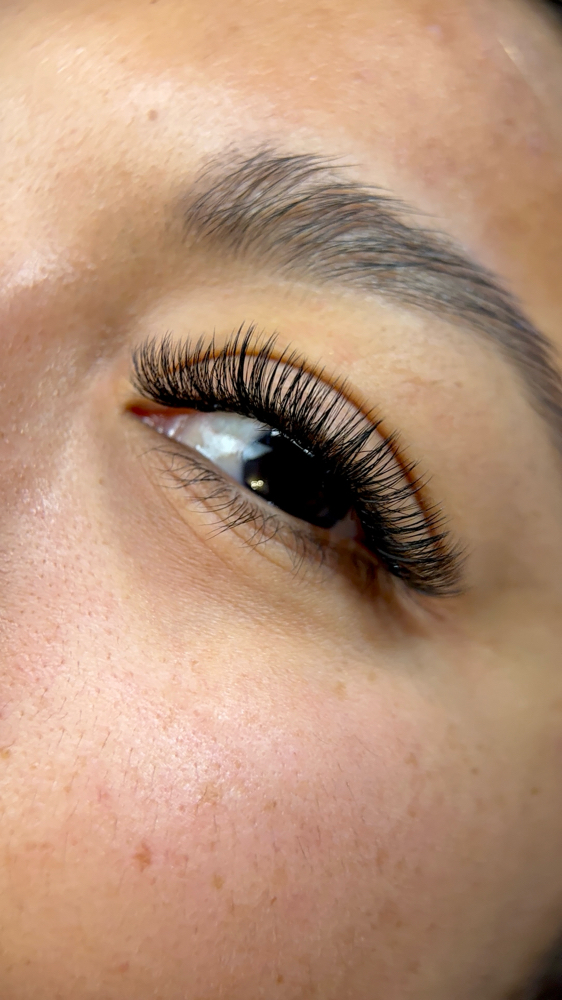 Lash Extension Touch Up