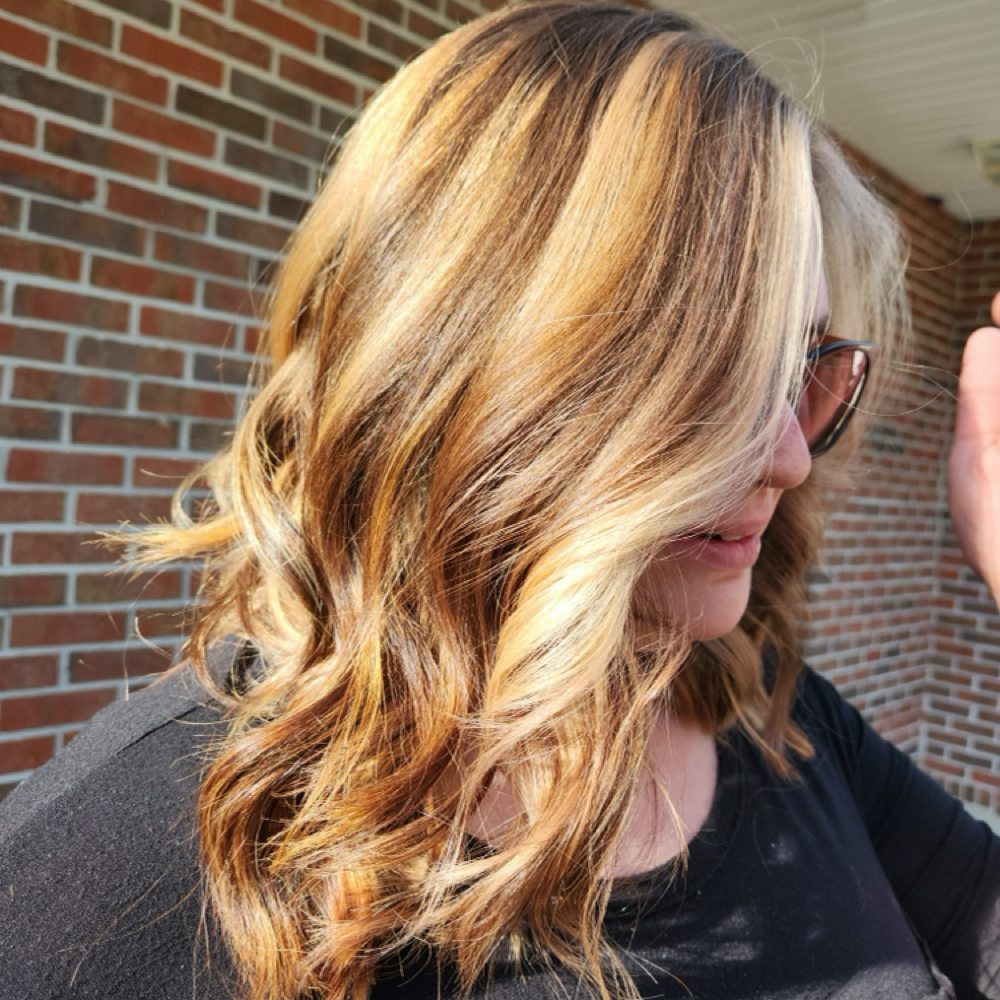 Full Highlight & Haircut at Mane Hair in Peachtree City, GA