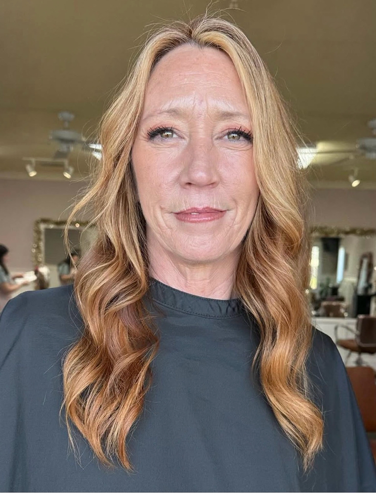 Shampoo/ Style at Blonde & Blush Beauty Studio in Robertsdale, AL