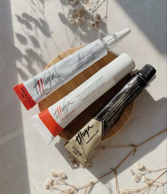 Brow Lamination & Tint