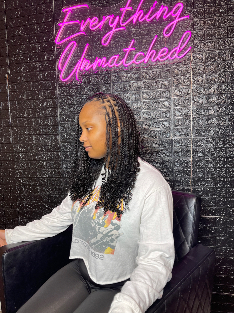 Small Short Knotless With Curls