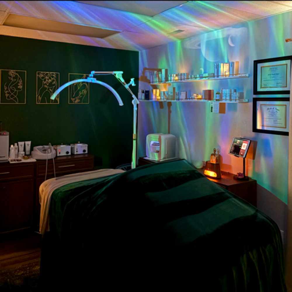 Lash Tint at Emerald Elegance in Windsor Heights, IA