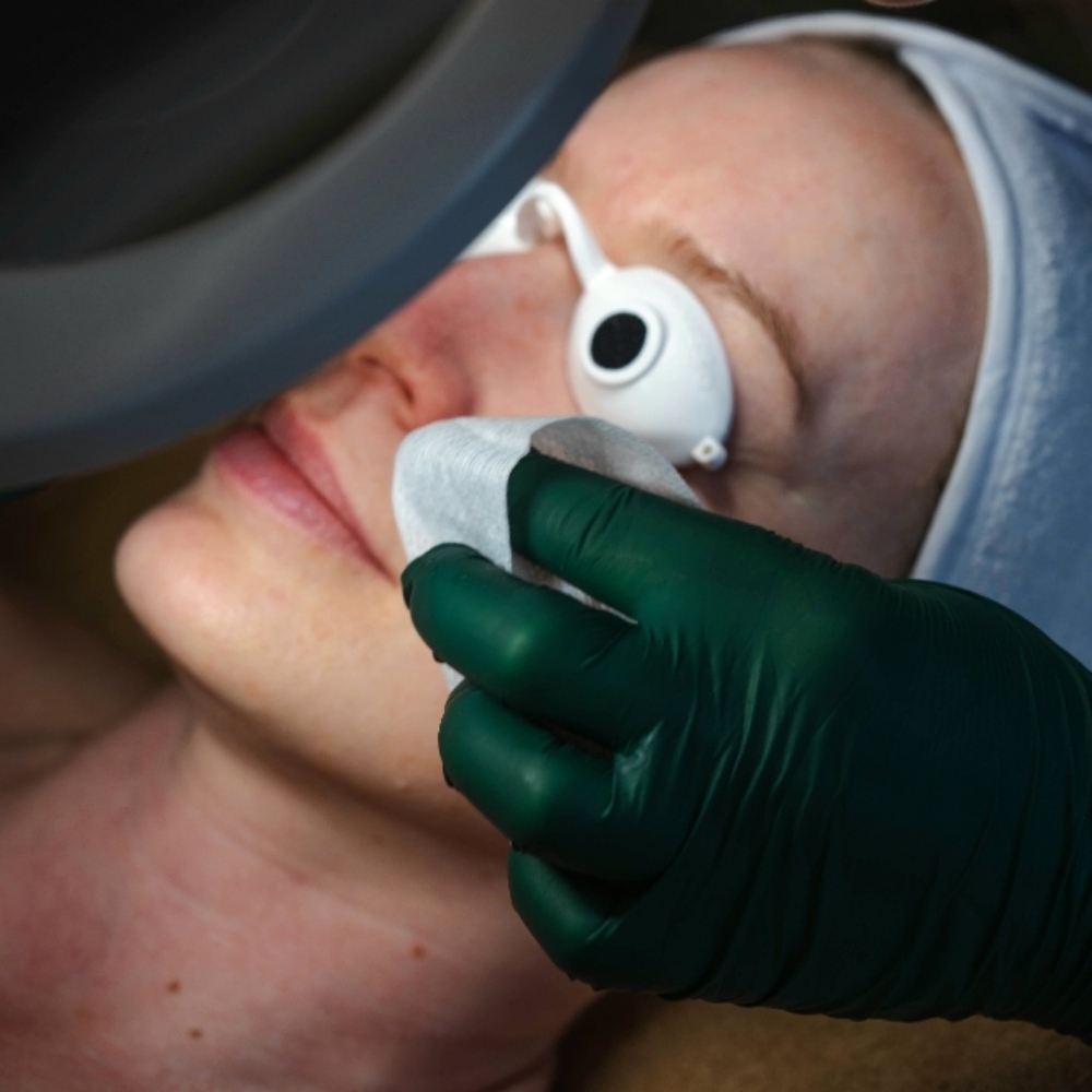 Deep Pore Detox & Extraction Facial at Dari Esthetics in New York, NY