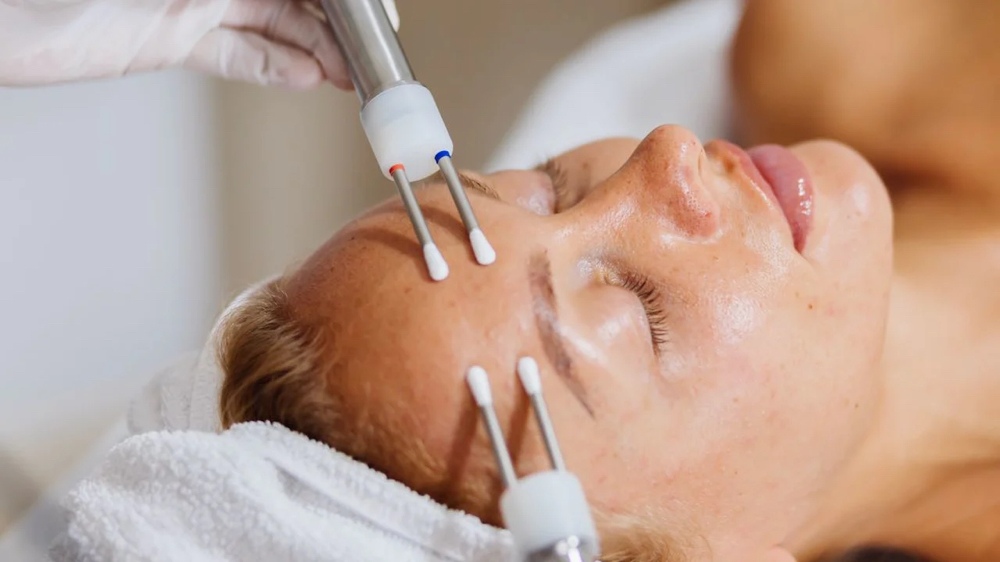 Microcurrent facial