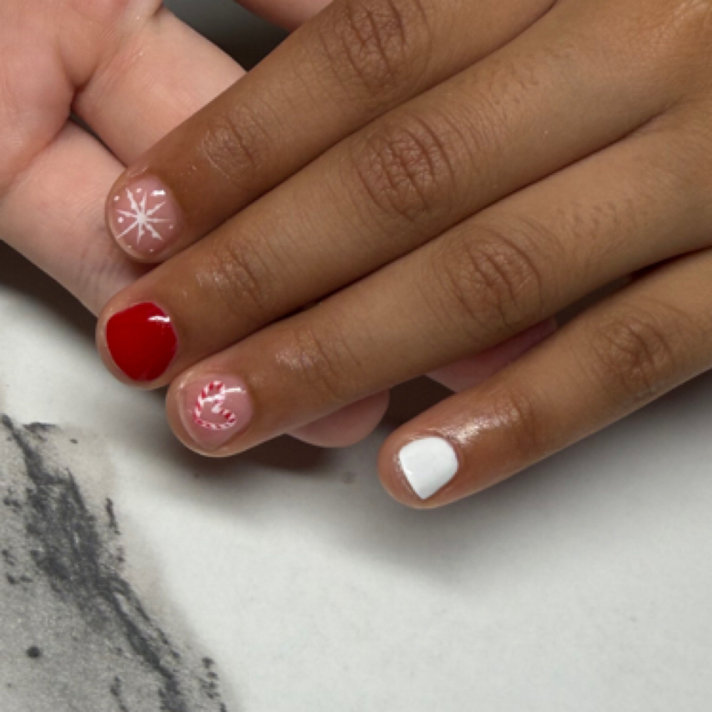 Manicures at Rennys Nails in Decatur, IL