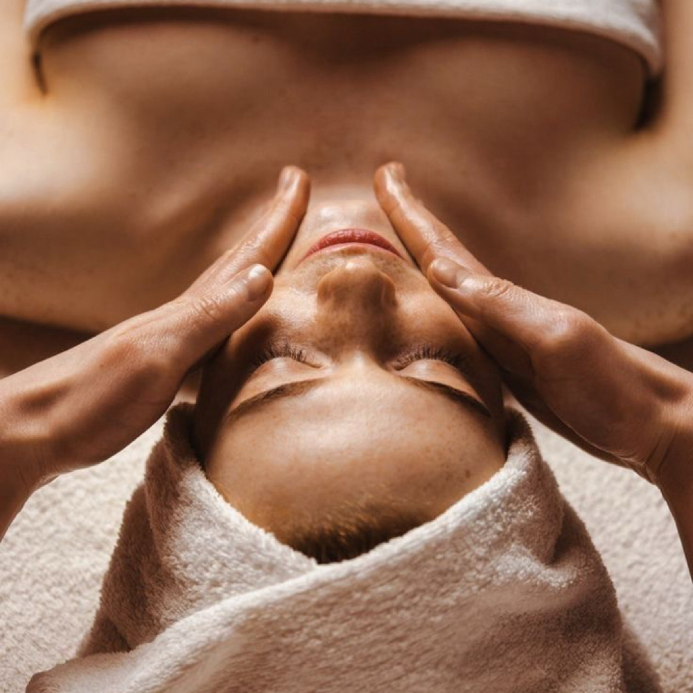 Face Massage at I Know Nails in Sarasota, FL