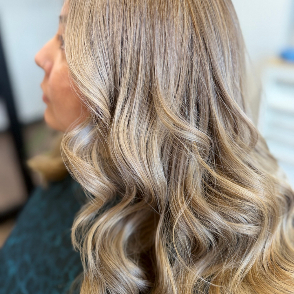 Blonde Session at JR HairStudio in Cudahy, CA