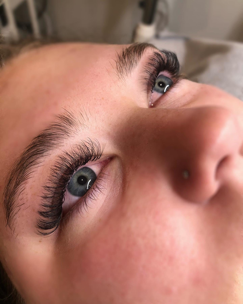 Volume Or Hybrid Lash Extensions