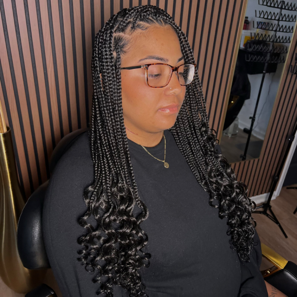 Knotless at Tre Beauty and Braid Bar in Macon, GA